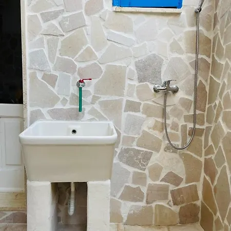 Apartment Lovely 2 Bedroom Unit,patio And Close