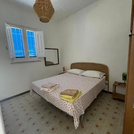 Lovely 2 Bedroom Unit,patio And Close *